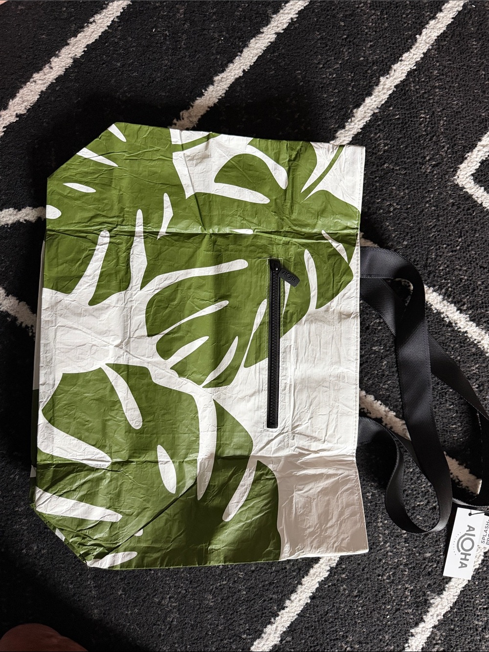 ALOHAS Olive Green & White Botanical Tote with Black Handles - Picture 3 of 5